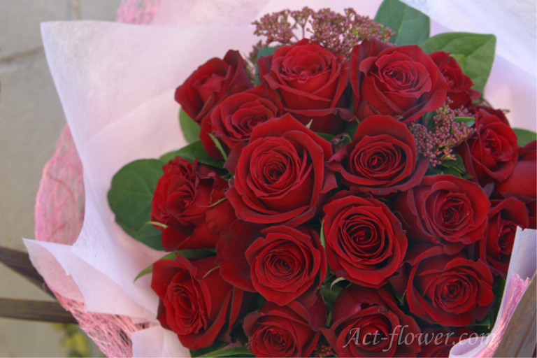 赤いバラの花束　ポージーブーケ