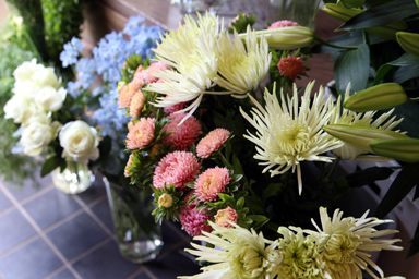 フラワーアレンジメントのレッスンとご家庭の花