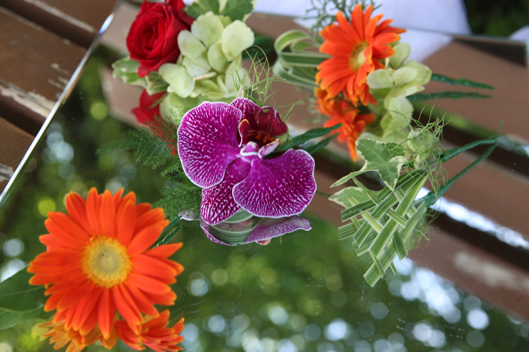 ブートニア/ボタンホール　ウェデイングの花飾り