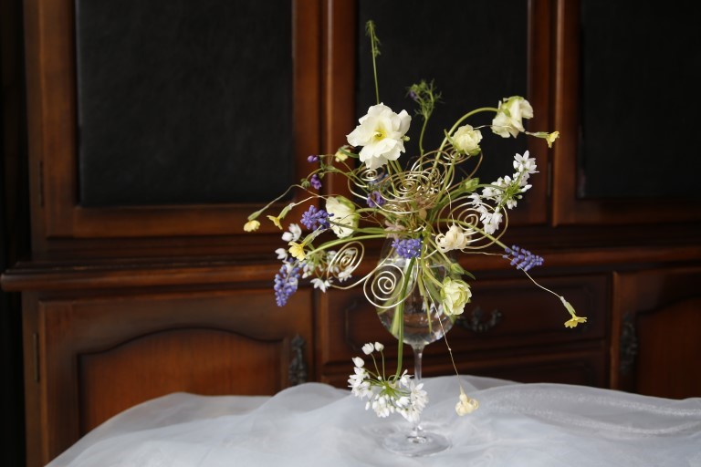 カラーワイヤーフレームの小さなブーケ