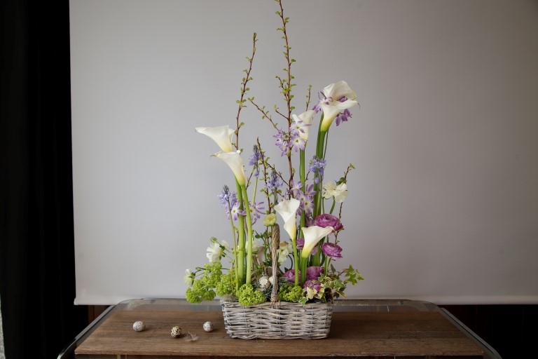 イースターのバスケットアレンジメント