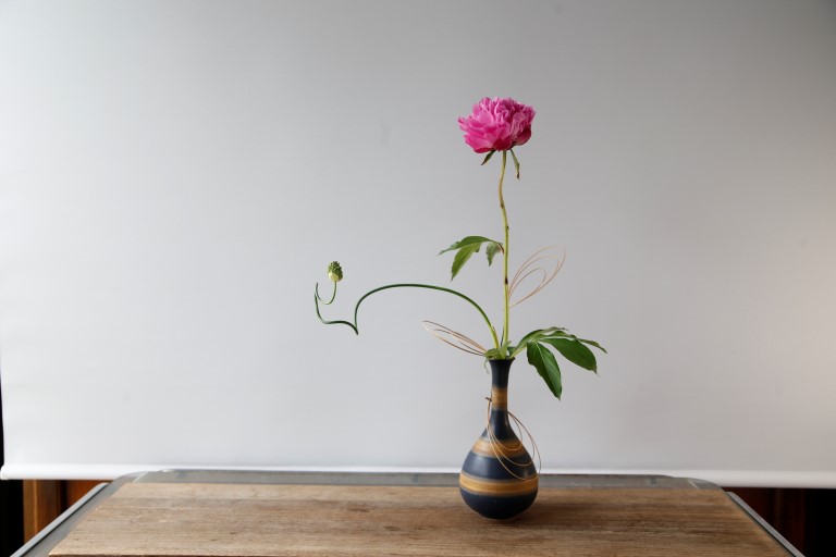 花瓶と竹ひご　シンプルに花を楽しむ