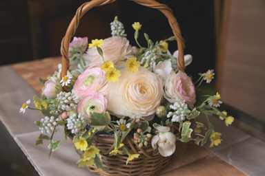 Spring basket arrangement