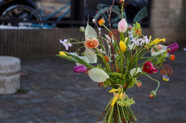 エアリーな春のスパイラルブーケ