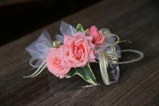 リストレット　リストコサージュ　手首につける花飾り