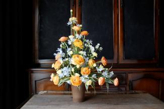 左右非対称のトライアンギュラーアレンジメント