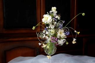 カラーワイヤーフレームの小さなブーケ　繊細な動き